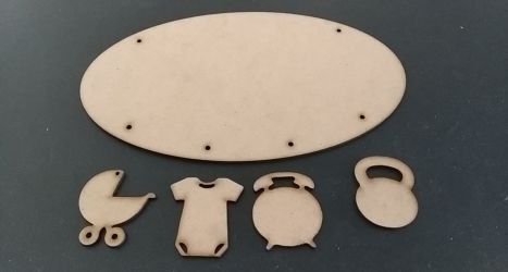 Rama / Tablita oval cu figurine bebe pentru datele copilasului din MDF