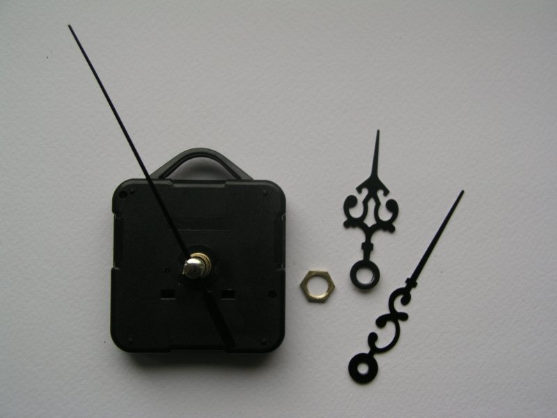 Mecanism de ceas cu ace dantelate
